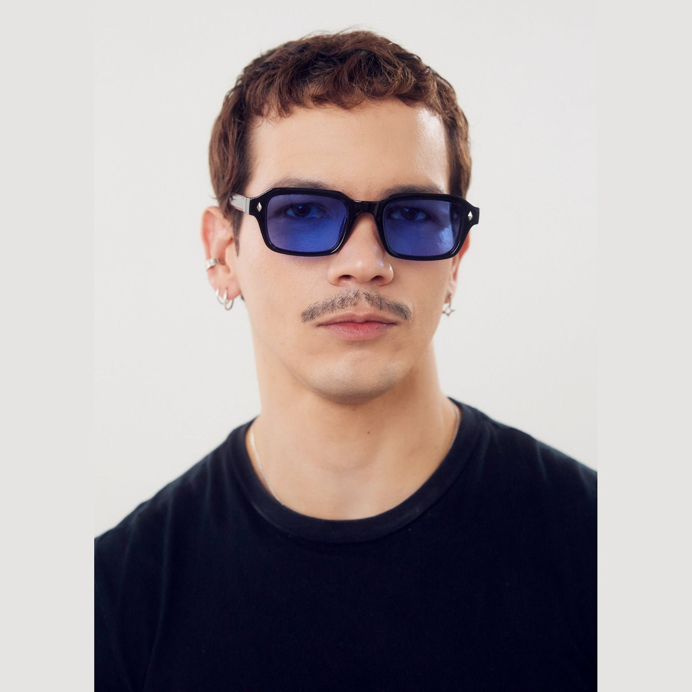 Lentes de sol ZEN de Solivo, diseño moderno y elegante, ideal para proteger tus ojos con estilo en días soleados en Costa Rica.