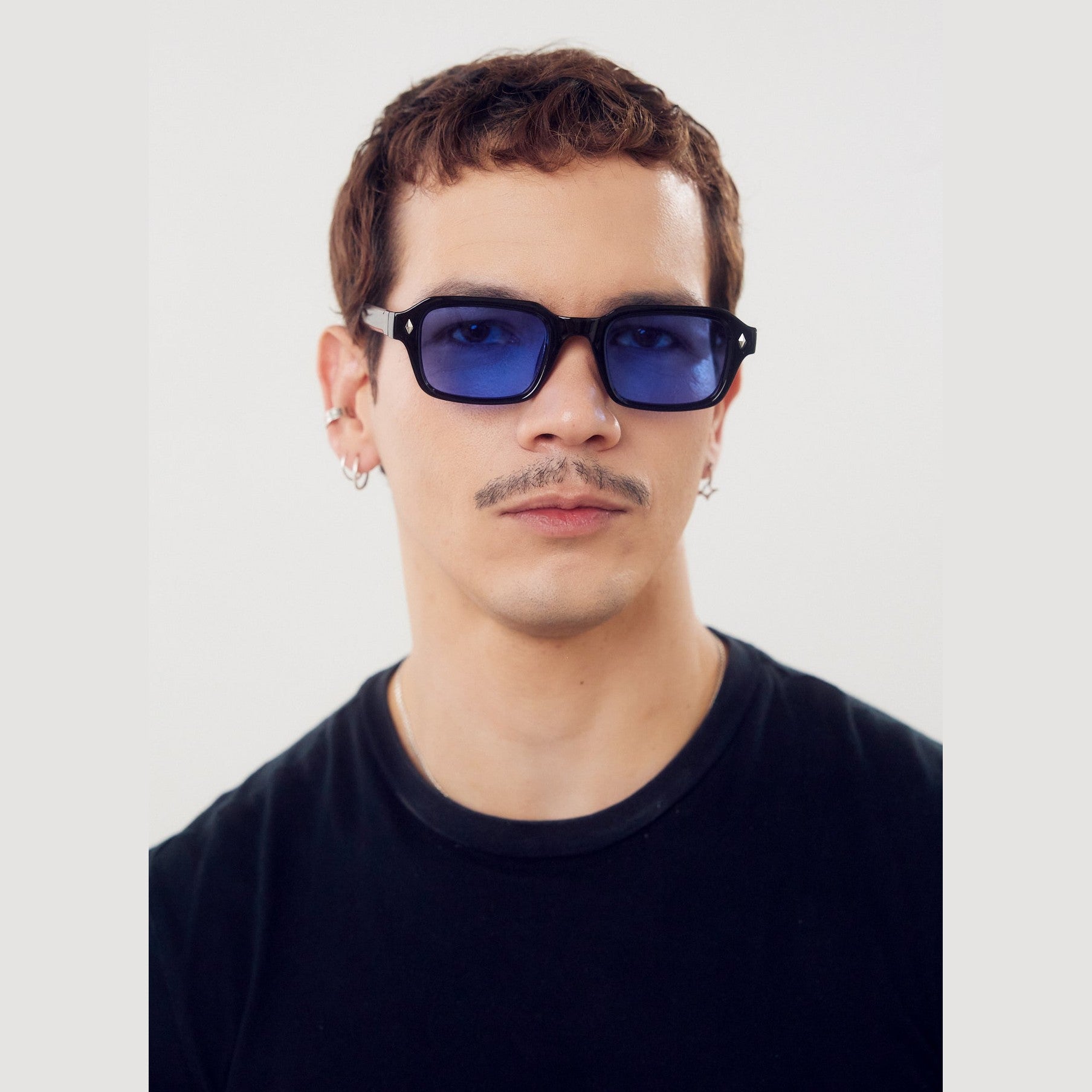 Lentes de sol ZEN de Solivo, diseño moderno y elegante, ideal para proteger tus ojos con estilo en días soleados en Costa Rica.