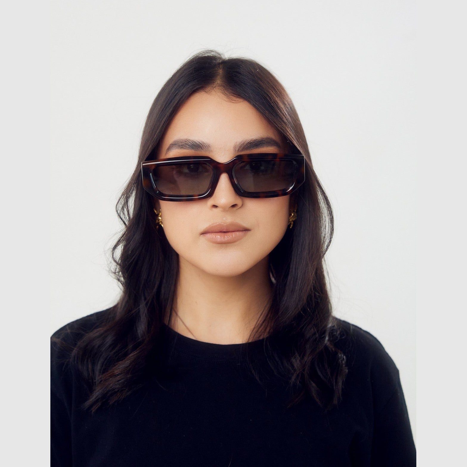 Lentes de sol LUA de Solivo, diseño elegante y moderno, ideal para protegerse del sol con estilo.