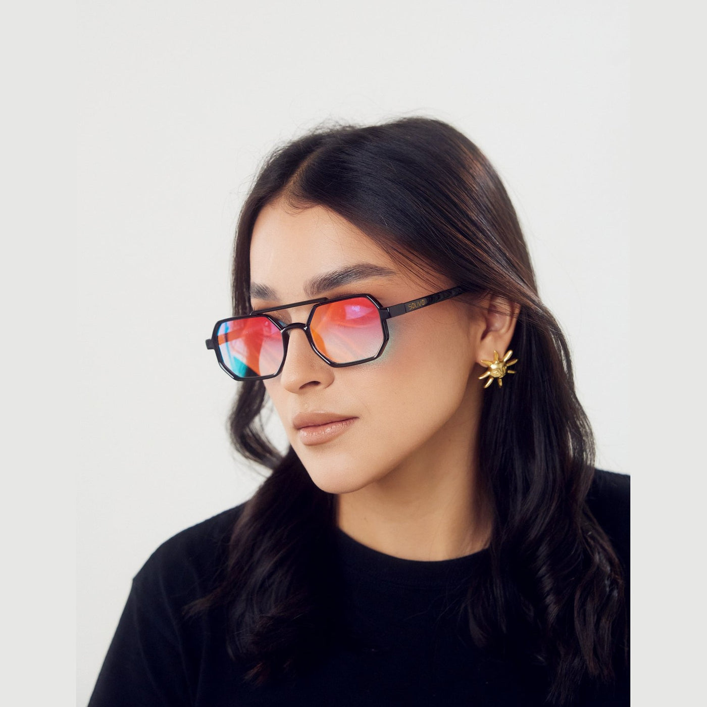 Detalle de los lentes de sol SKY Negro Tricolor de Solivo Eyewear — filtro UV400, look moderno