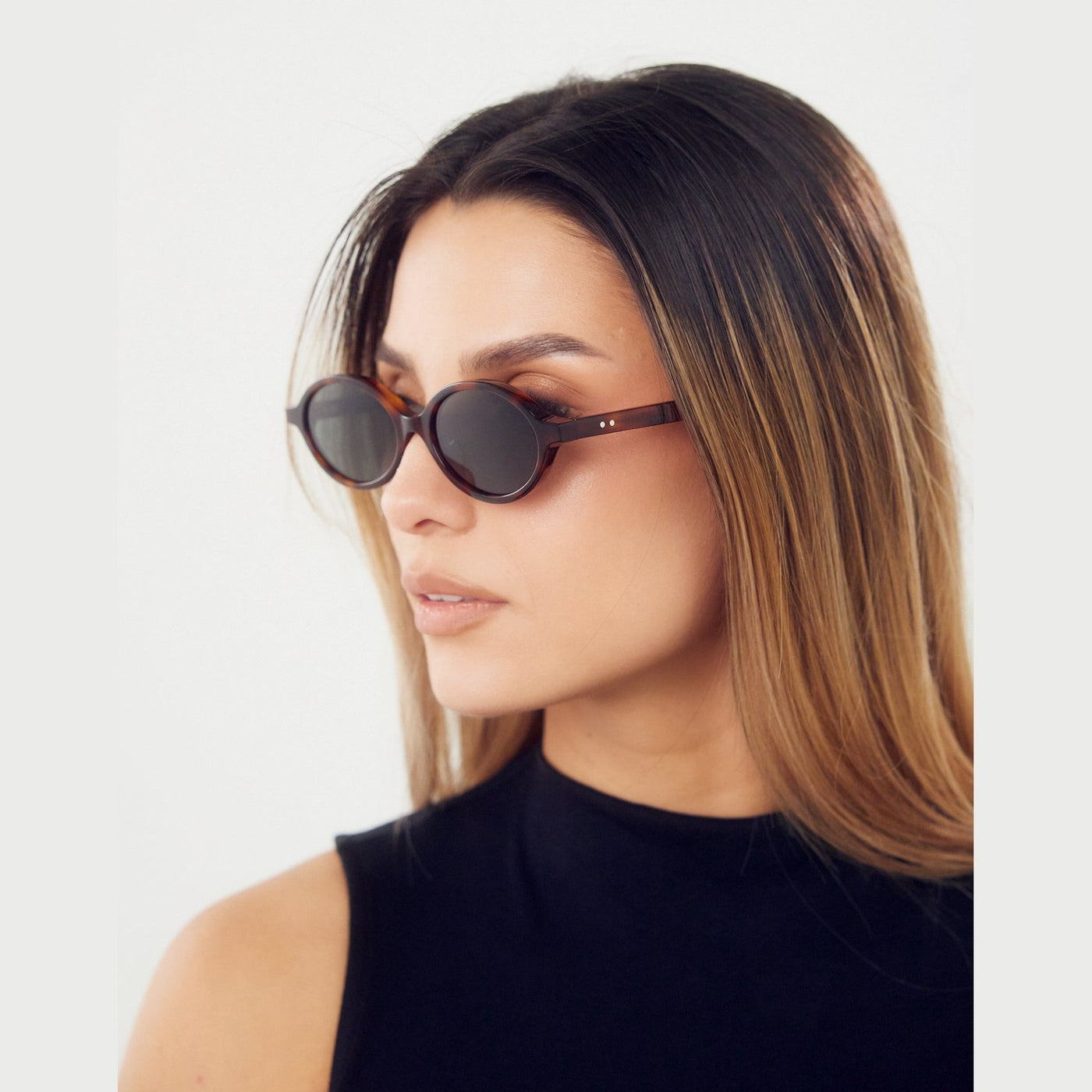 Detalle de los lentes de sol Hiko Carey Oliva de Solivo Eyewear — filtro UV400, acetato tortoise