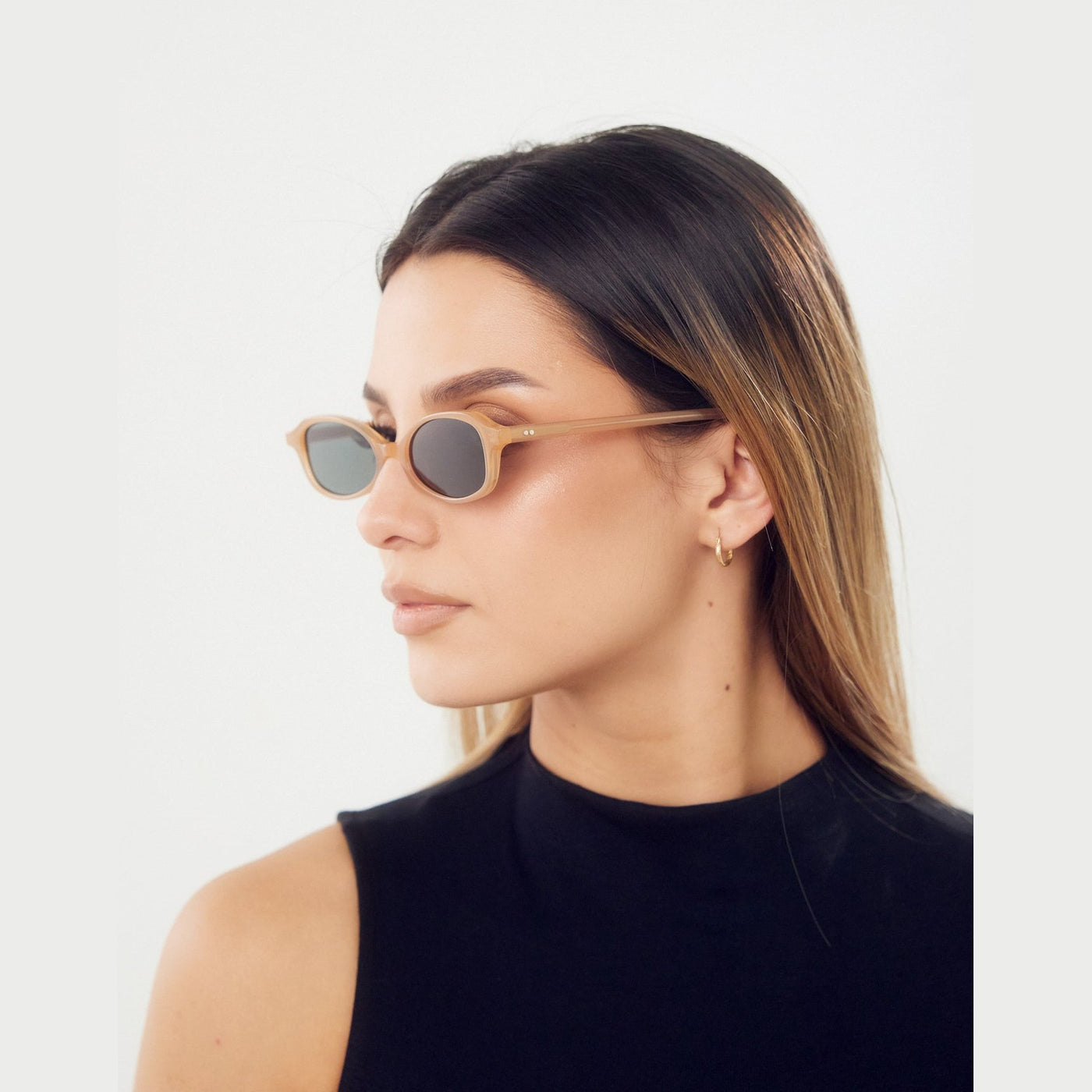 Lentes de sol LIAN Nude de Solivo Eyewear — diseño ovalado con filtro UV400, Costa Rica