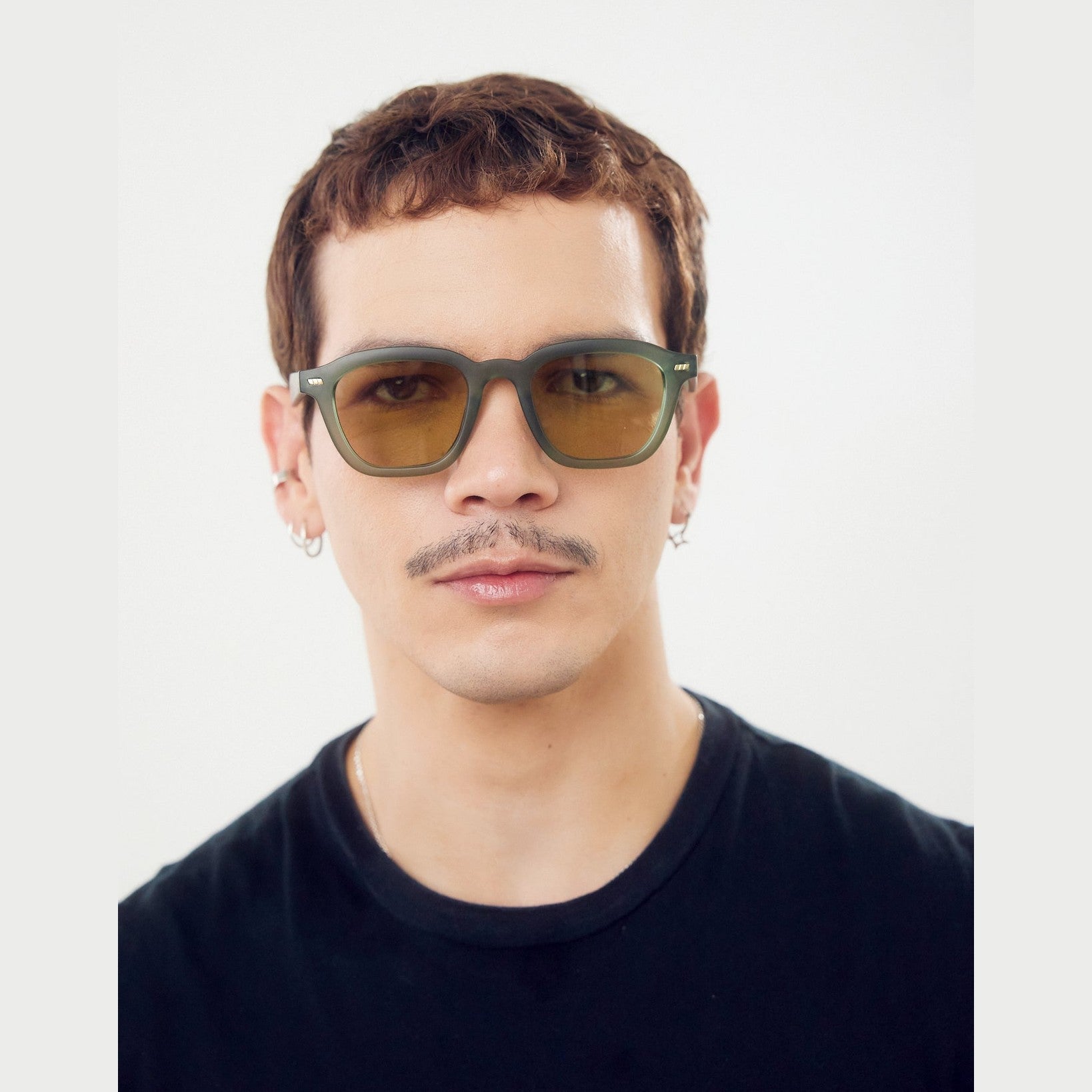 Lentes de sol RIO de Solivo, elegantes y modernos, diseñados para ofrecer estilo y protección UV400.