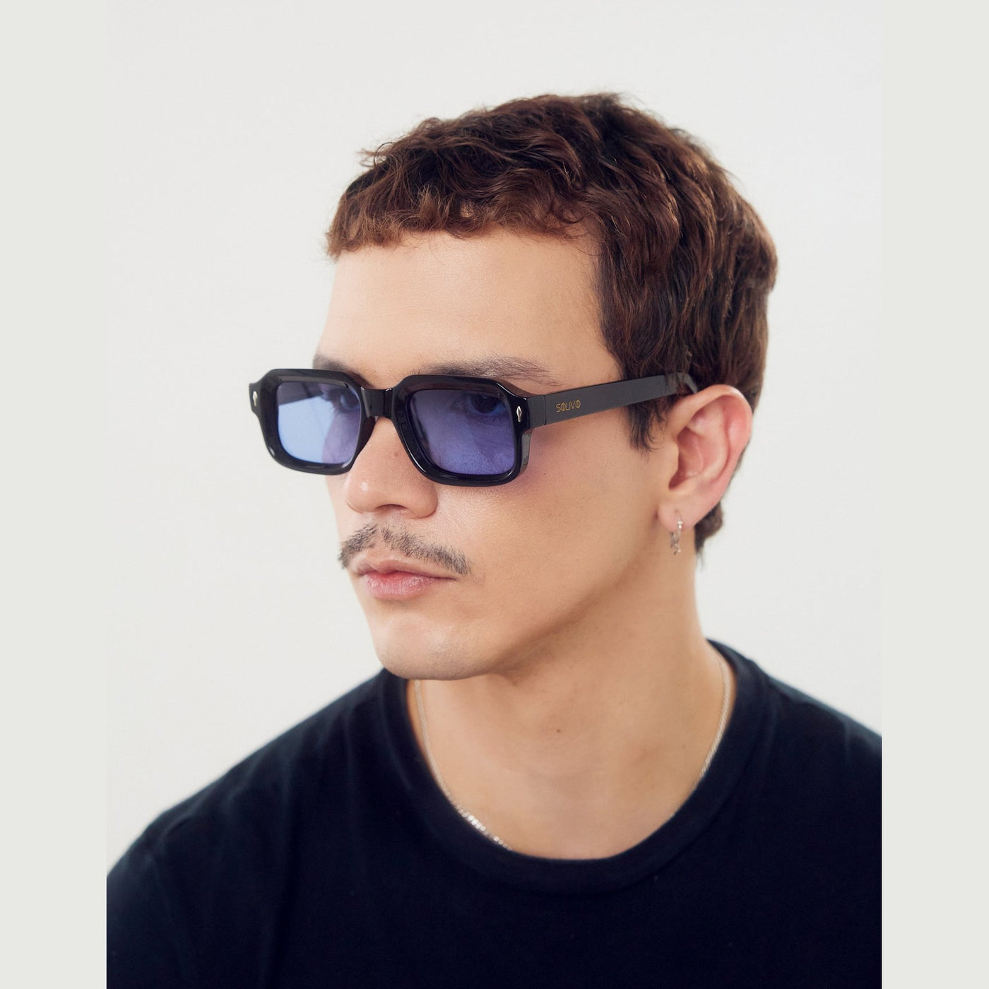 Lentes de sol LOU de Solivo, diseño moderno y elegante, ideales para proteger tus ojos con estilo y funcionalidad.