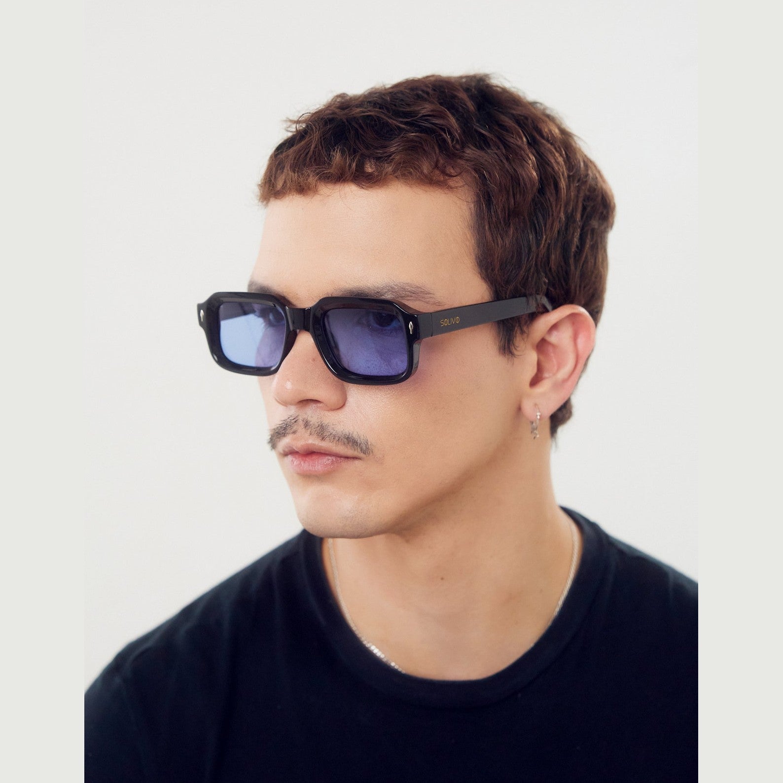 Lentes de sol LOU de Solivo, diseño moderno y elegante, ideales para proteger tus ojos con estilo y funcionalidad.