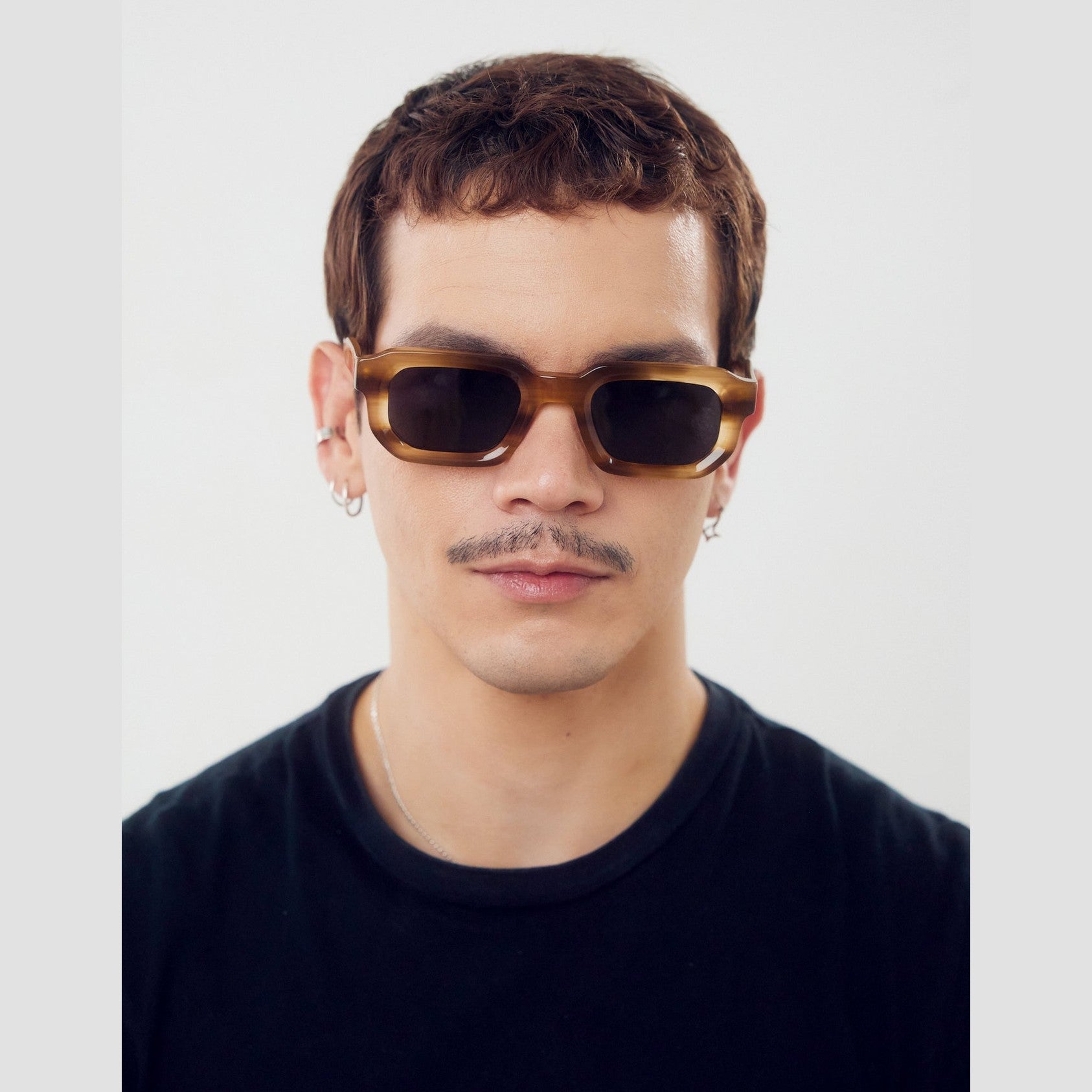 Lentes de sol Évo de Solivo, elegantes y funcionales, perfectos para disfrutar del sol con estilo.