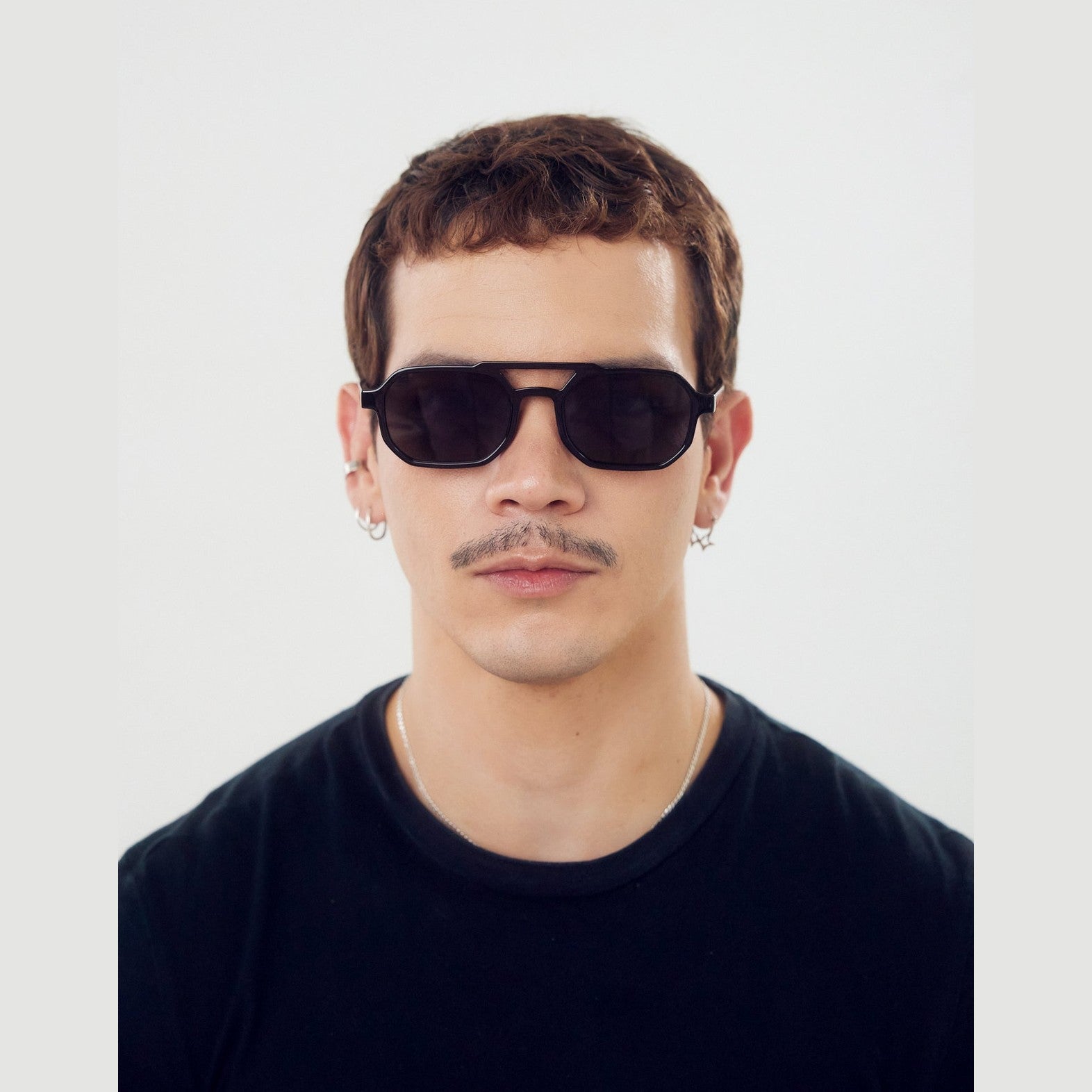 Lentes de sol LIV de Solivo, elegantes y modernos, perfectos para destacar en cualquier ocasión.