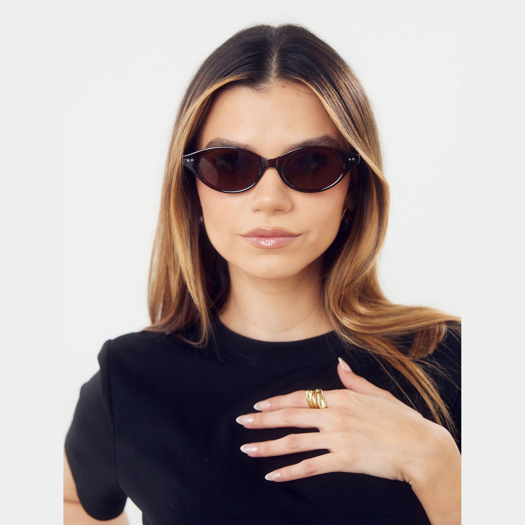 Lentes de sol SEOU de Solivo, diseño moderno y elegante con protección UV400, perfectos para días soleados.