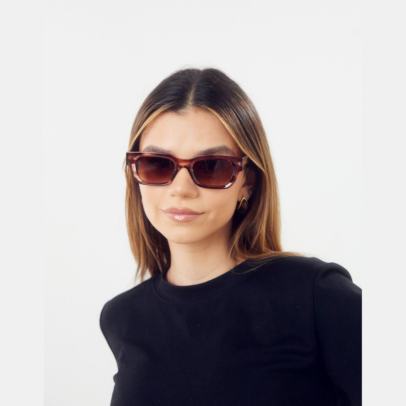 Detalle de los lentes de sol NOX Café de Solivo Eyewear — filtro UV400, ideal para el aire libre