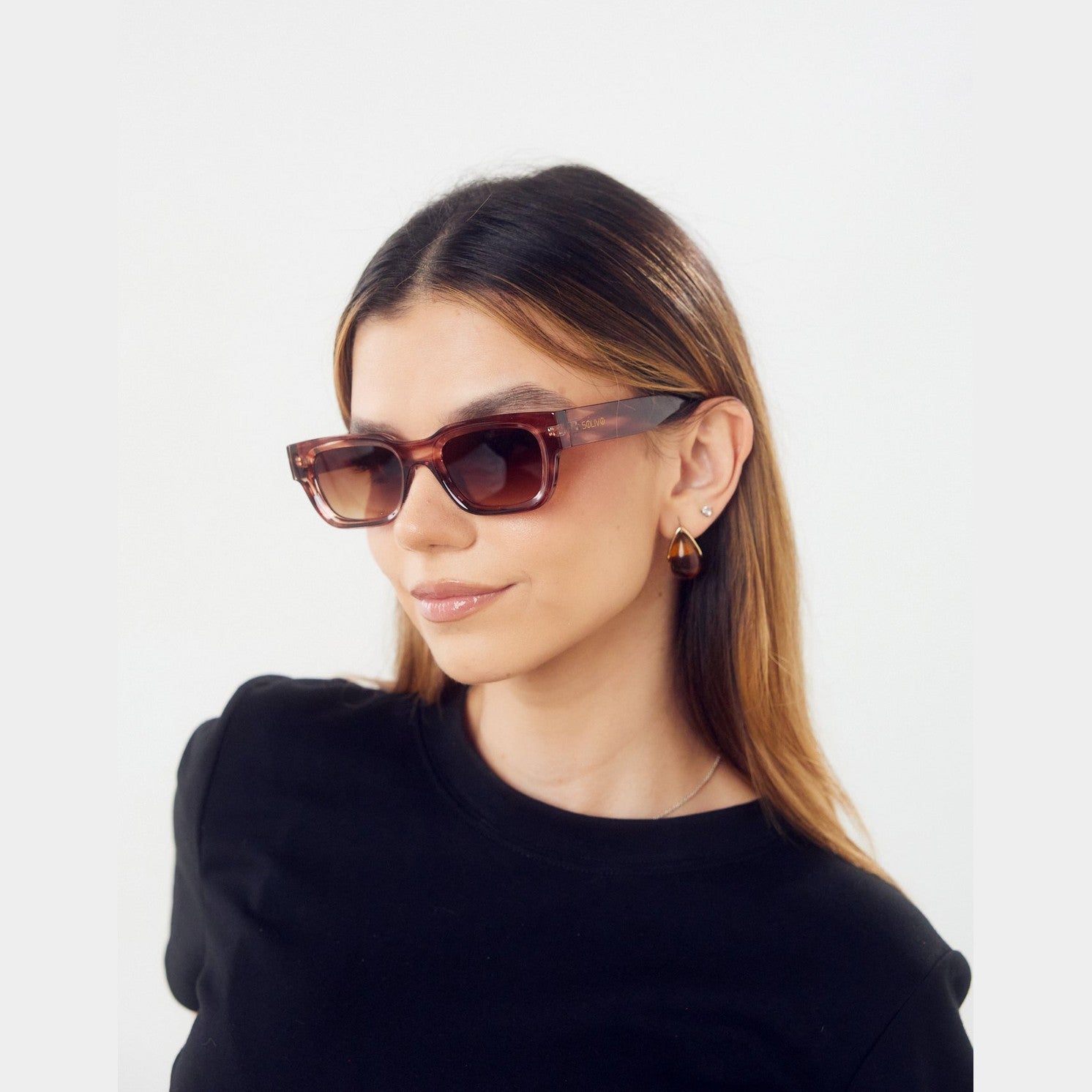 Gafas de sol NOX de Solivo con diseño moderno y elegante, ideales para proteger tus ojos mientras destacas tu estilo.