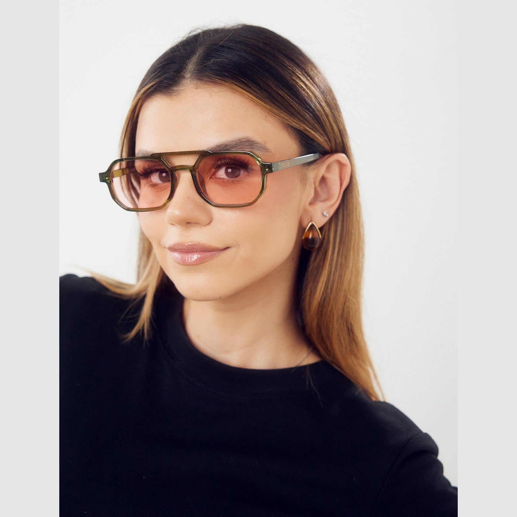 Lentes de sol LIV de Solivo, elegantes y funcionales, ideales para protección UV y estilo en cualquier ocasión.