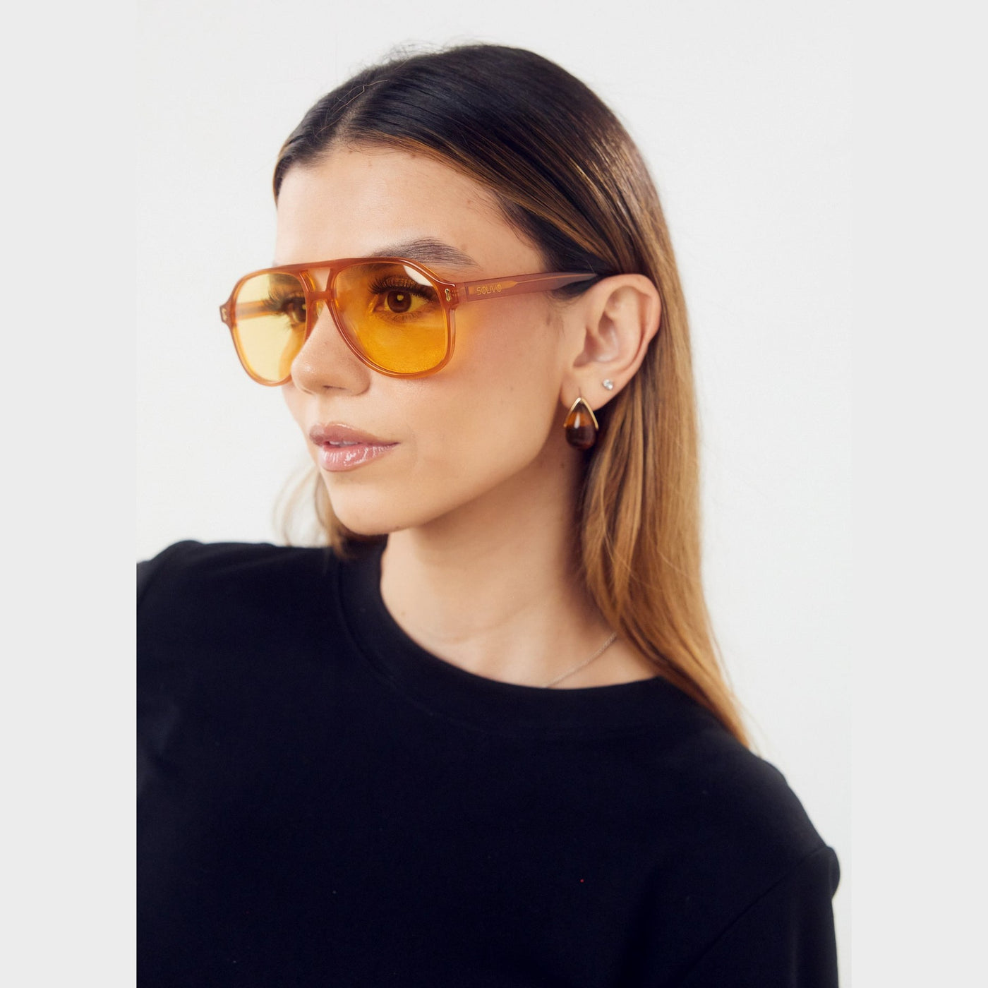 Detalle de los lentes de sol Sol Naranja de Solivo Eyewear — filtro UV400, visión nítida