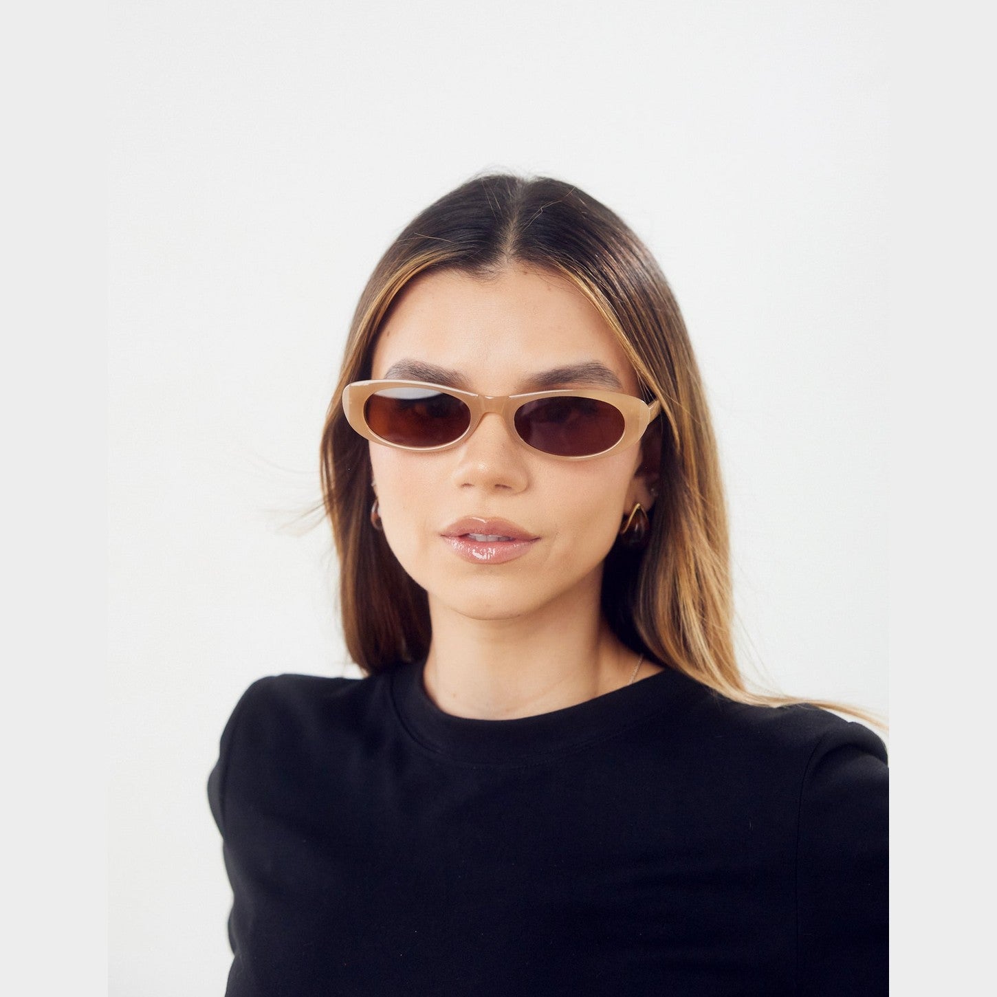 Imagen de los lentes de sol BOST de Solivo en uso, mostrando su funcionalidad y diseño moderno.