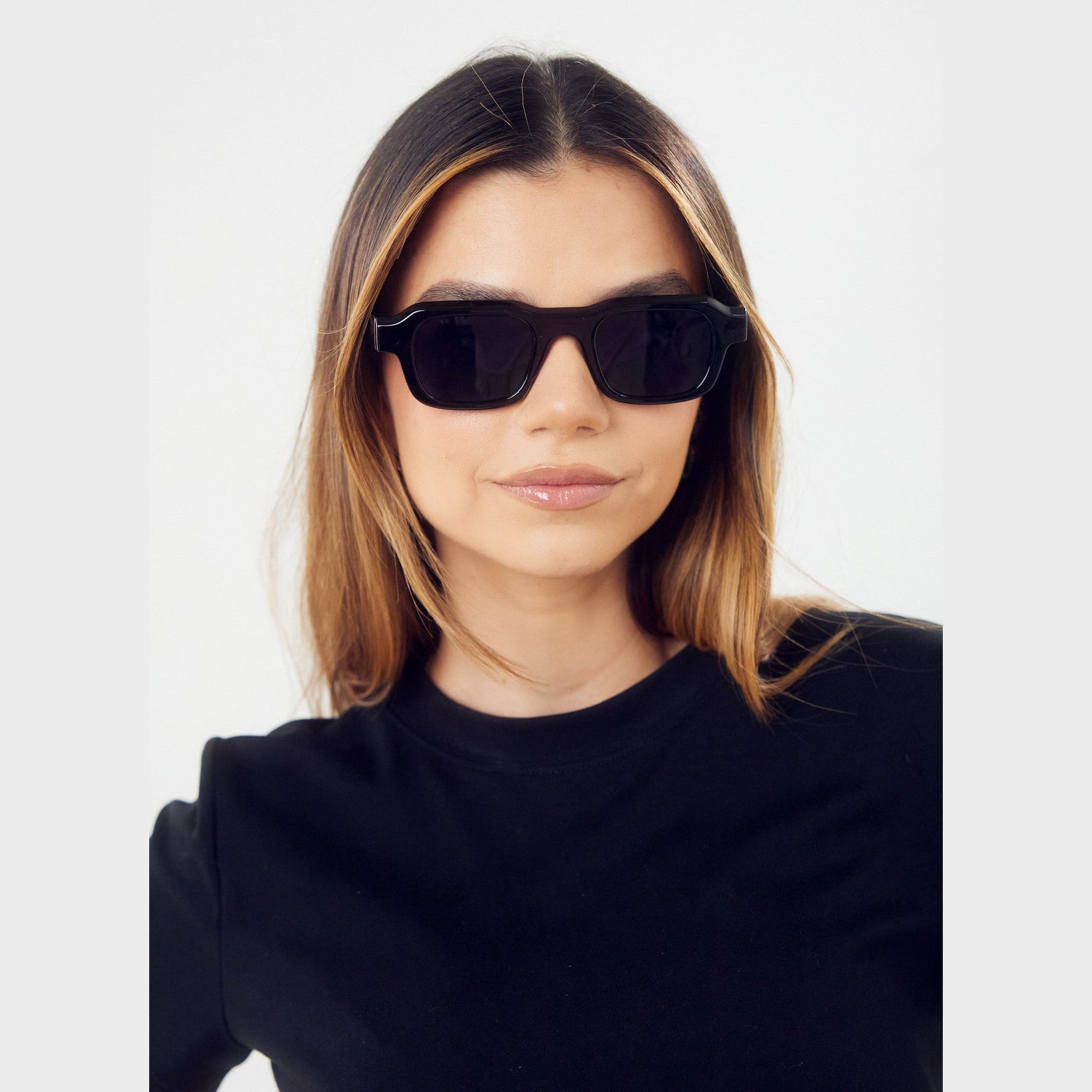 Lentes de sol Vio de Solivo, elegantes y modernos, ideales para proteger tus ojos de los rayos UV400 en cualquier aventura al aire libre.