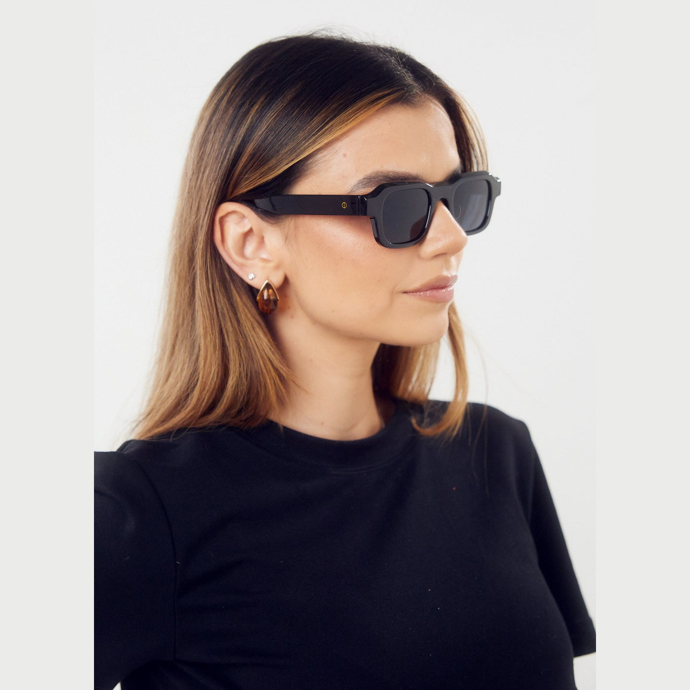 Lentes de sol Vio Negro de Solivo — montura negra con protección UV400 para ciudad y playa