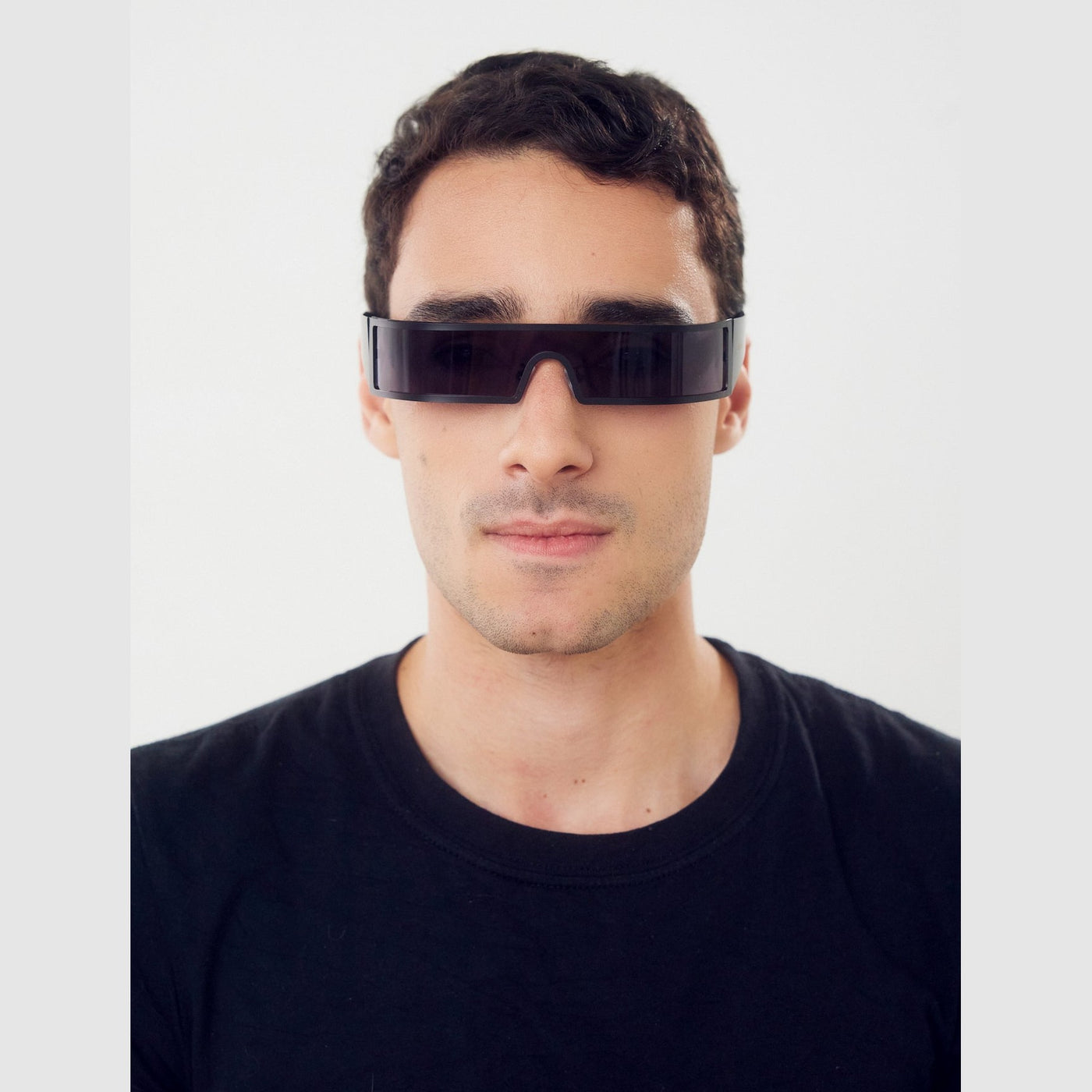Lentes de sol LEA de Solivo, diseño elegante y moderno con protección UV400 para actividades al aire libre.