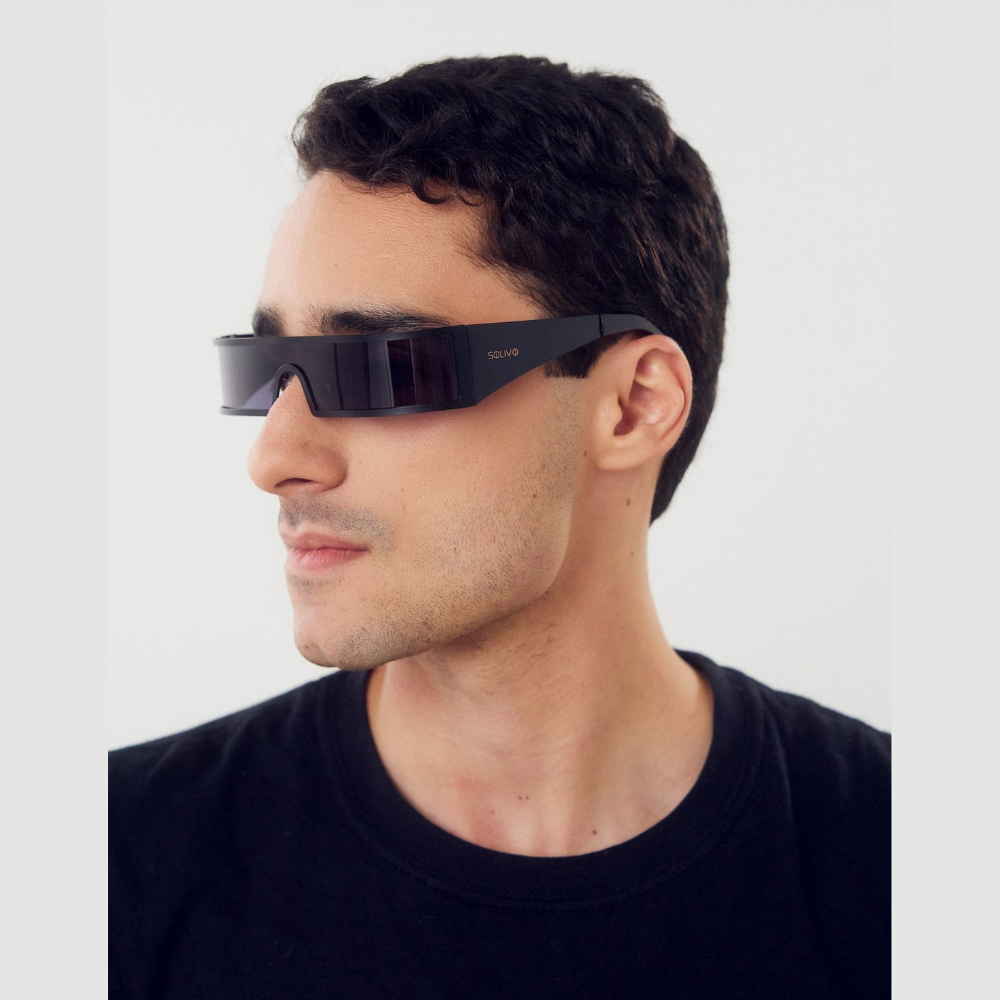 Detalle de los lentes de sol LEA Negro de Solivo Eyewear — filtro UV400, comodidad y estilo