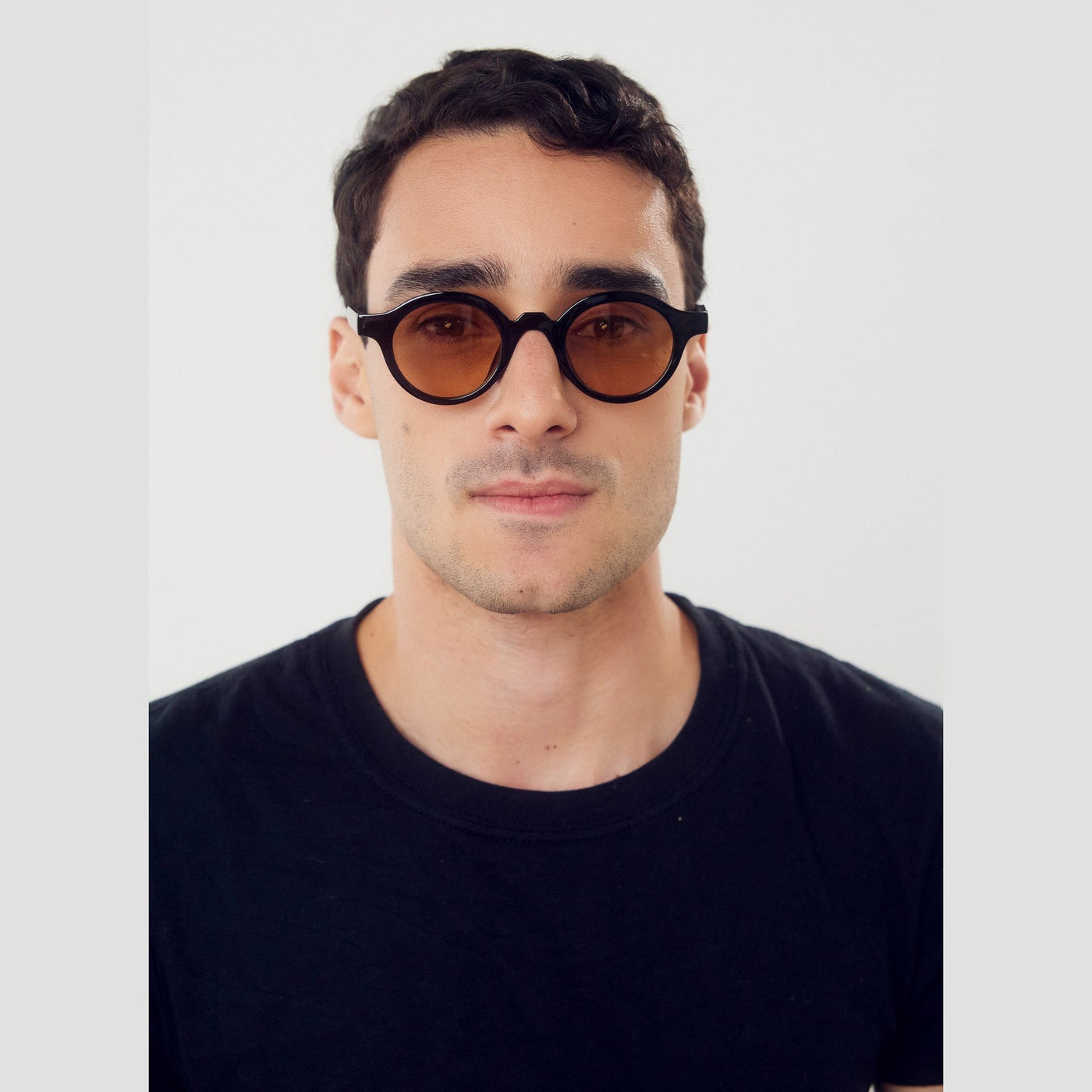 Lentes de sol PRAG Negro de Solivo — diseño moderno con protección UV400, estilo contemporáneo