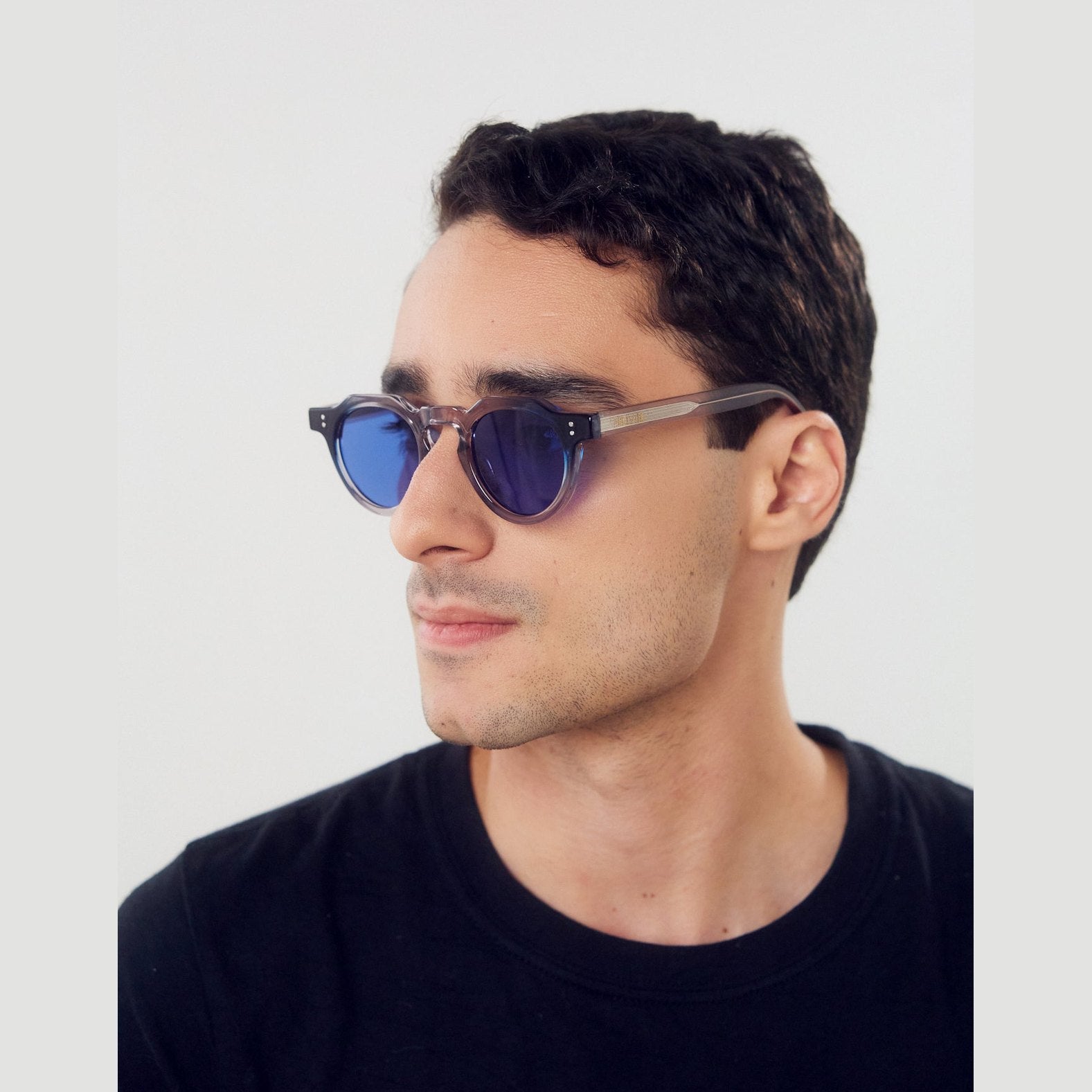 Gafas de sol MILA de Solivo, ideales para darle un toque de estilo a cualquier atuendo mientras disfrutas de días soleados con la máxima protección visual.