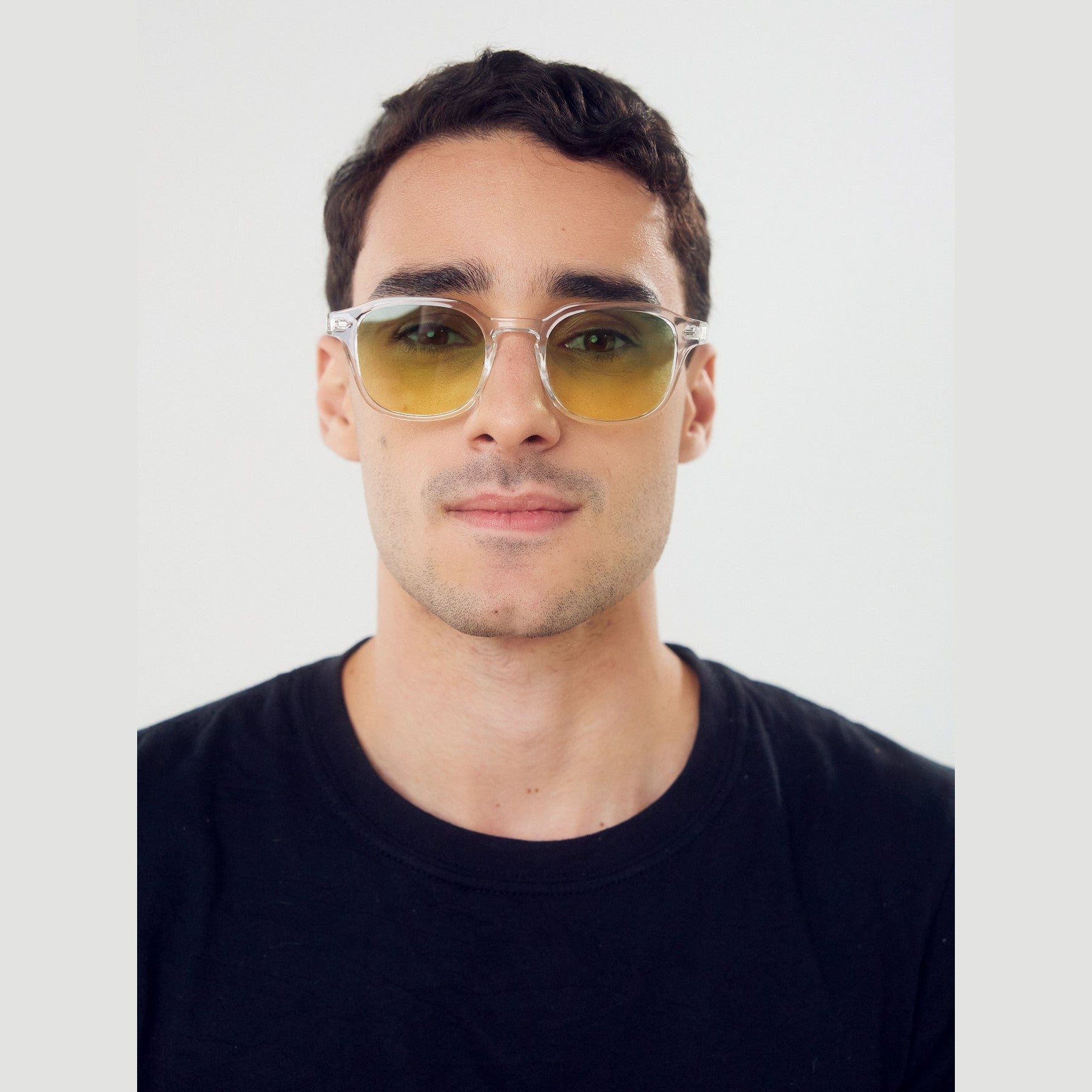 Lentes de sol VAN de Solivo, diseño moderno y elegante, ideales para proteger tus ojos mientras mantienes un estilo premium.