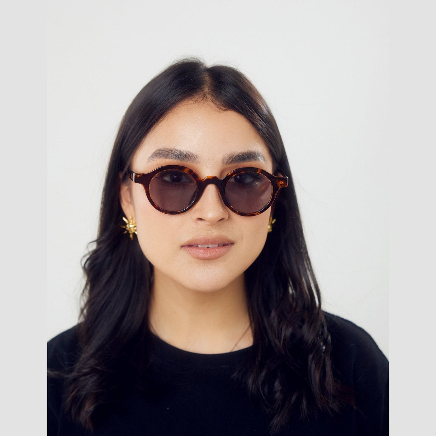 Lentes de sol PRAG de Solivo, elegantes y modernos, perfectos para proteger tus ojos del sol y realzar tu estilo diario.