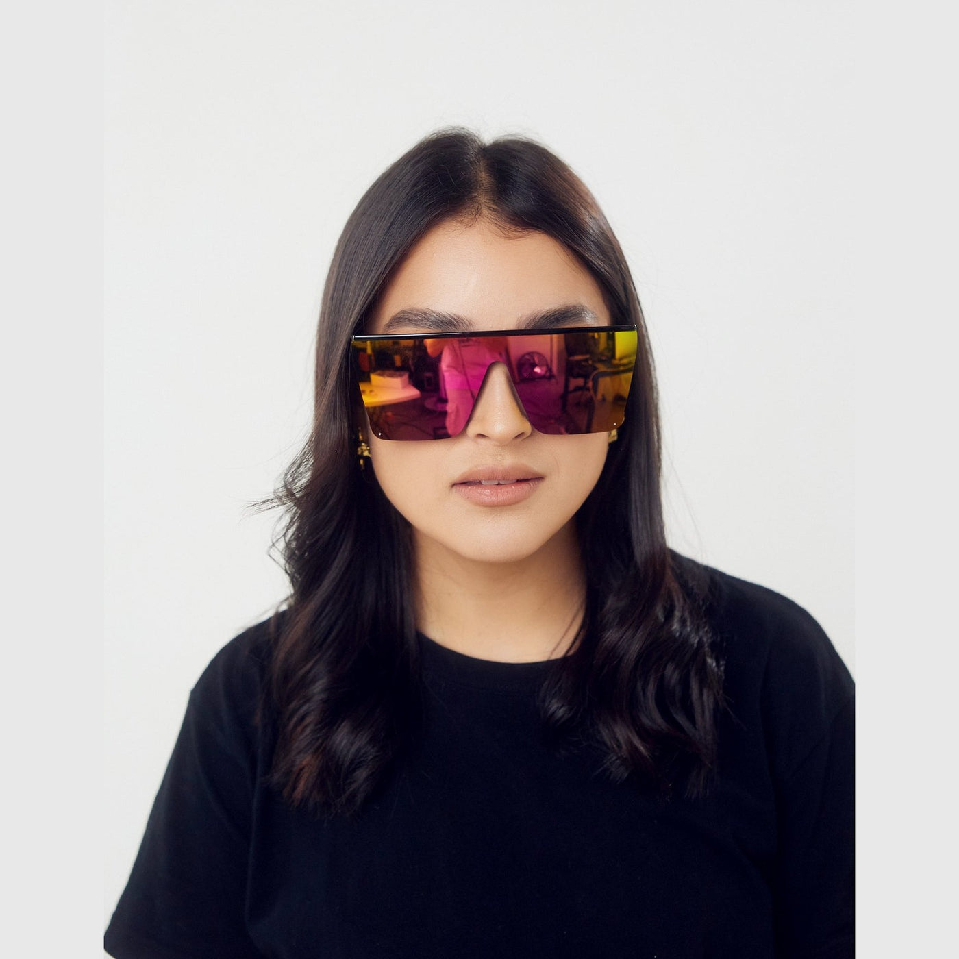 Lentes de sol LVY de Solivo con diseño tricolor, ideales para destacar tu estilo y proteger tus ojos del sol.