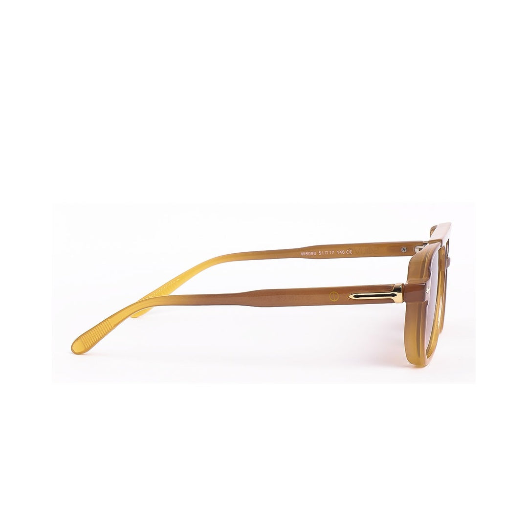 Lentes de sol SYND de Solivo, mostrando el diseño desde otro ángulo, enfatizando su construcción ligera y duradera para el confort diario.