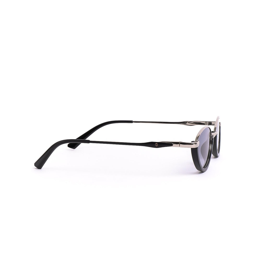 Lentes de sol TORO de Solivo con diseño moderno, vista en perspectiva, perfectos para disfrutar de días soleados con elegancia y claridad.