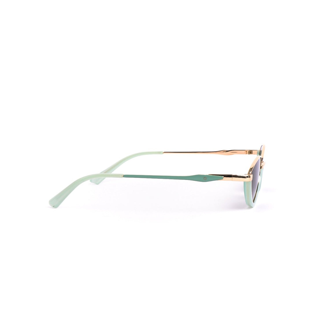 Gafas de sol TORO de Solivo, perfil con detalles dorados, moda y funcionalidad combinadas en un accesorio imprescindible.