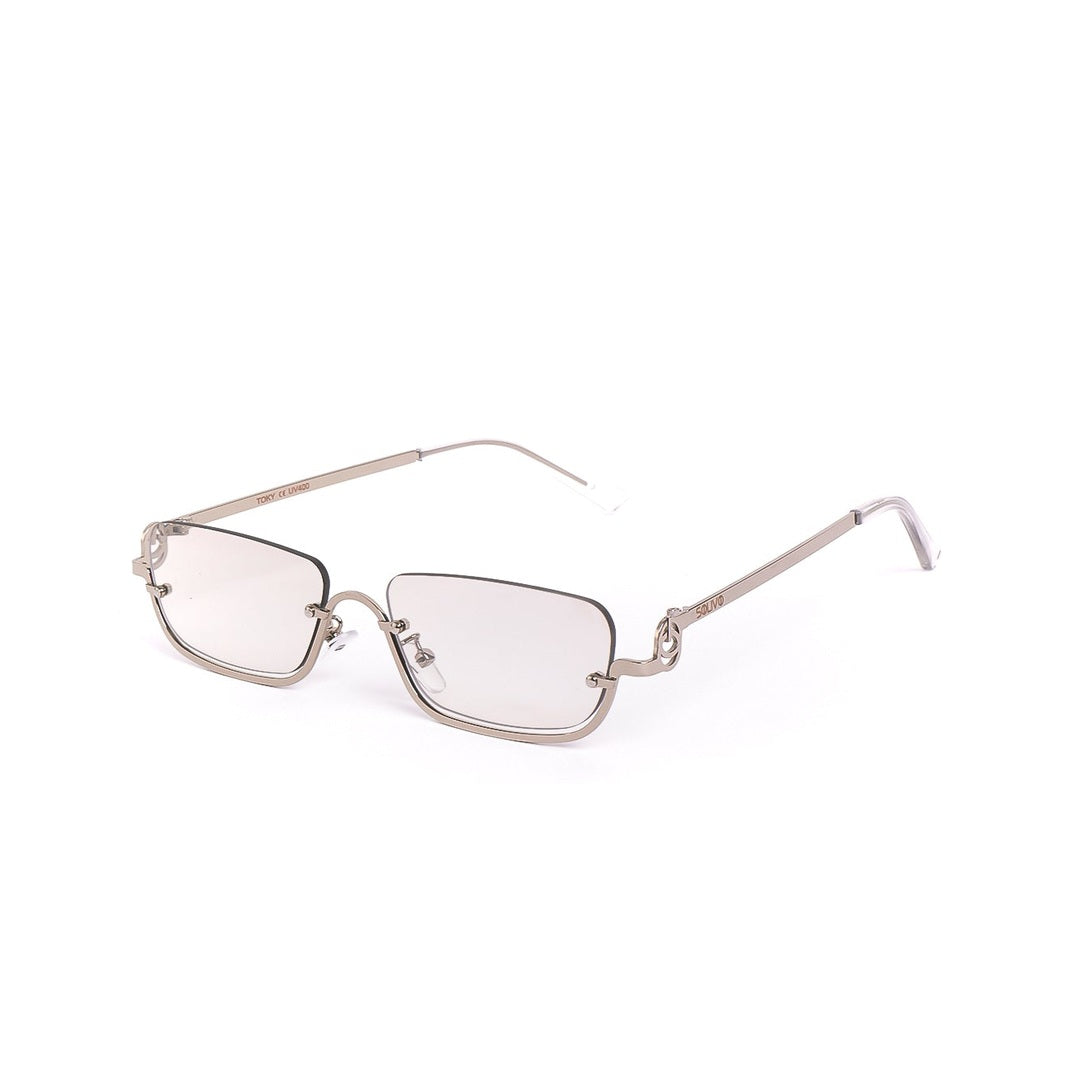 Lentes de sol TOKY de Solivo, vista lateral destacando su diseño moderno y ligero, perfectos para complementar cualquier atuendo y proteger tus ojos.