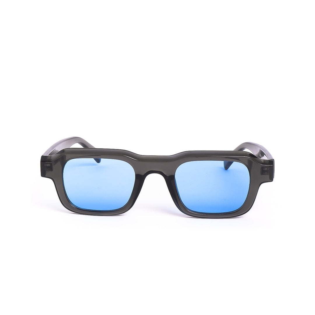 Lentes de sol Vio - Gris Azul de Solivo, frontales con cristales azules en un diseño elegante y moderno, ideales para proteger los ojos en días soleados.