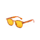 Vista lateral de los lentes de sol ZEA de Solivo, que combinan un marco en tonos tortuga con lentes amarillos, perfectos para cualquier ocasión.