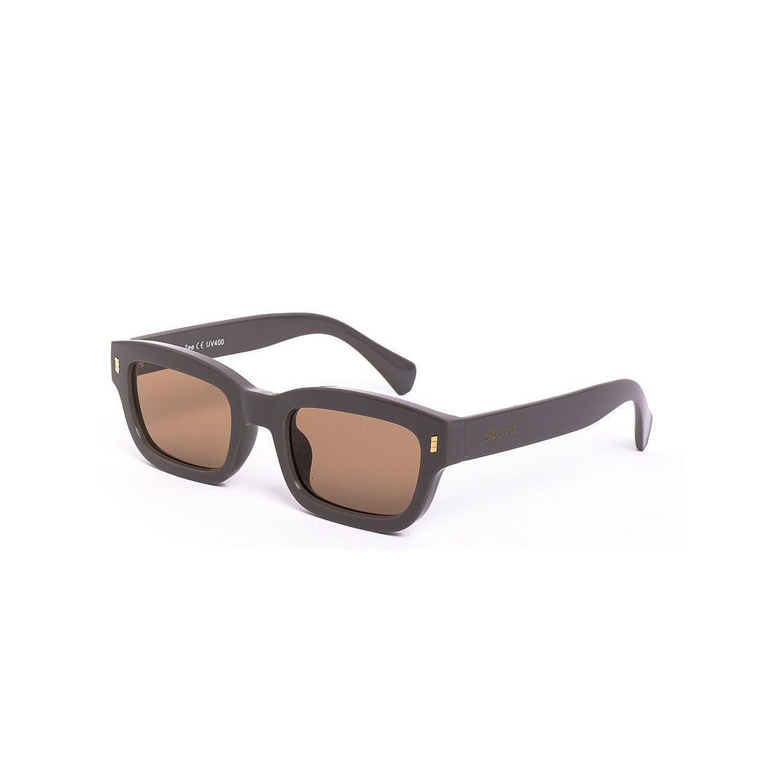 Lentes de sol ZEE de Solivo, diseñados con estilo moderno y funcionalidad, perfectos para proteger tus ojos mientras realzas tu look.