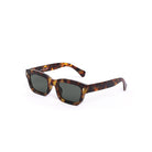 Vista lateral de los lentes de sol ZEE de Solivo, exhibiendo su diseño trendy en color carey, perfectos para un look sofisticado.