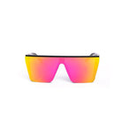 Lentes de sol LVY de Solivo, colorido diseño tricolor con lentes en tonos rosa y amarillo, ideal para agregar estilo en días soleados.