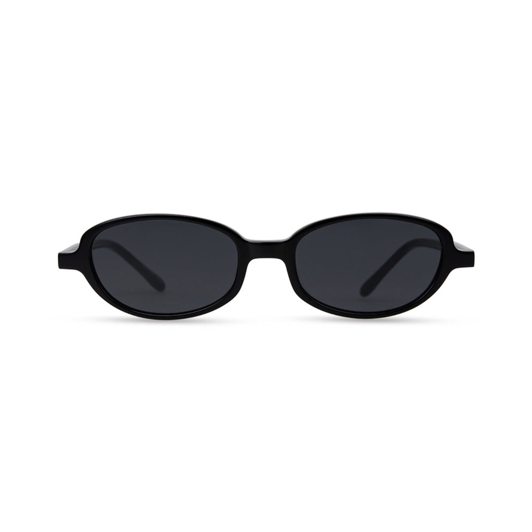 Lentes de sol SISI de Solivo en color negro, con un diseño elegante y moderno, perfectos para complementar cualquier outfit y brindar protección UV400.