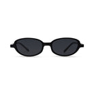 Lentes de sol SISI de Solivo en color negro, con un diseño elegante y moderno, perfectos para complementar cualquier outfit y brindar protección UV400.