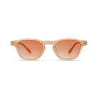 Lentes de sol SUKI en color beige y naranja de la marca Solivo, diseñados con protección UV400 y tecnología polarizada para un estilo moderno y funcional.