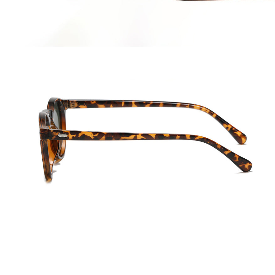 Gafas SIA Fuego Olivo de Solivo, vista lateral de tres cuartos, fondo blanco